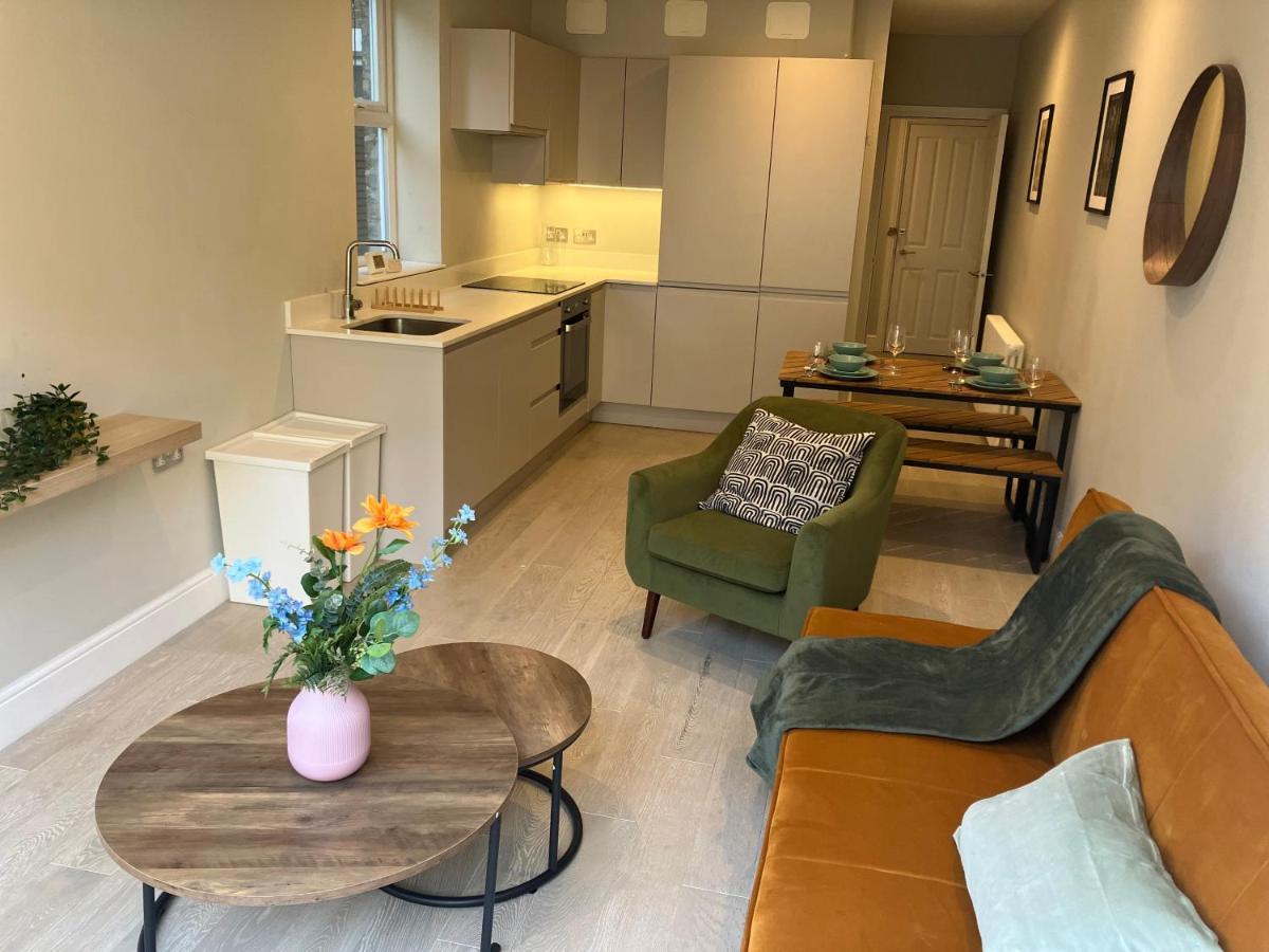 Spectacular 2 Bed Apartment With Lovely Terrace - 1 The Southwell 런던 외부 사진