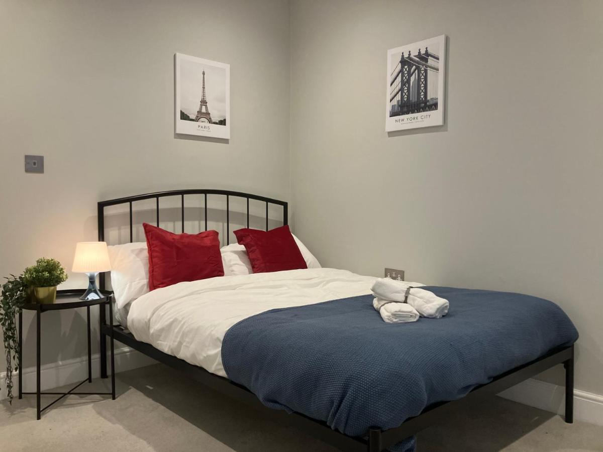 Spectacular 2 Bed Apartment With Lovely Terrace - 1 The Southwell 런던 외부 사진