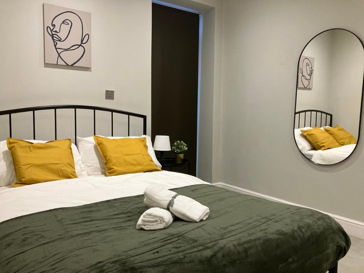 Spectacular 2 Bed Apartment With Lovely Terrace - 1 The Southwell 런던 외부 사진
