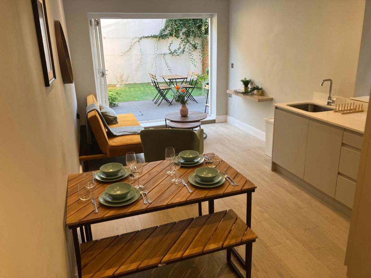 Spectacular 2 Bed Apartment With Lovely Terrace - 1 The Southwell 런던 외부 사진