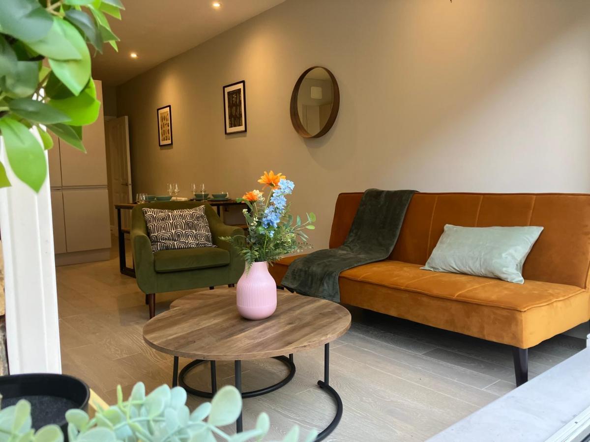 Spectacular 2 Bed Apartment With Lovely Terrace - 1 The Southwell 런던 외부 사진